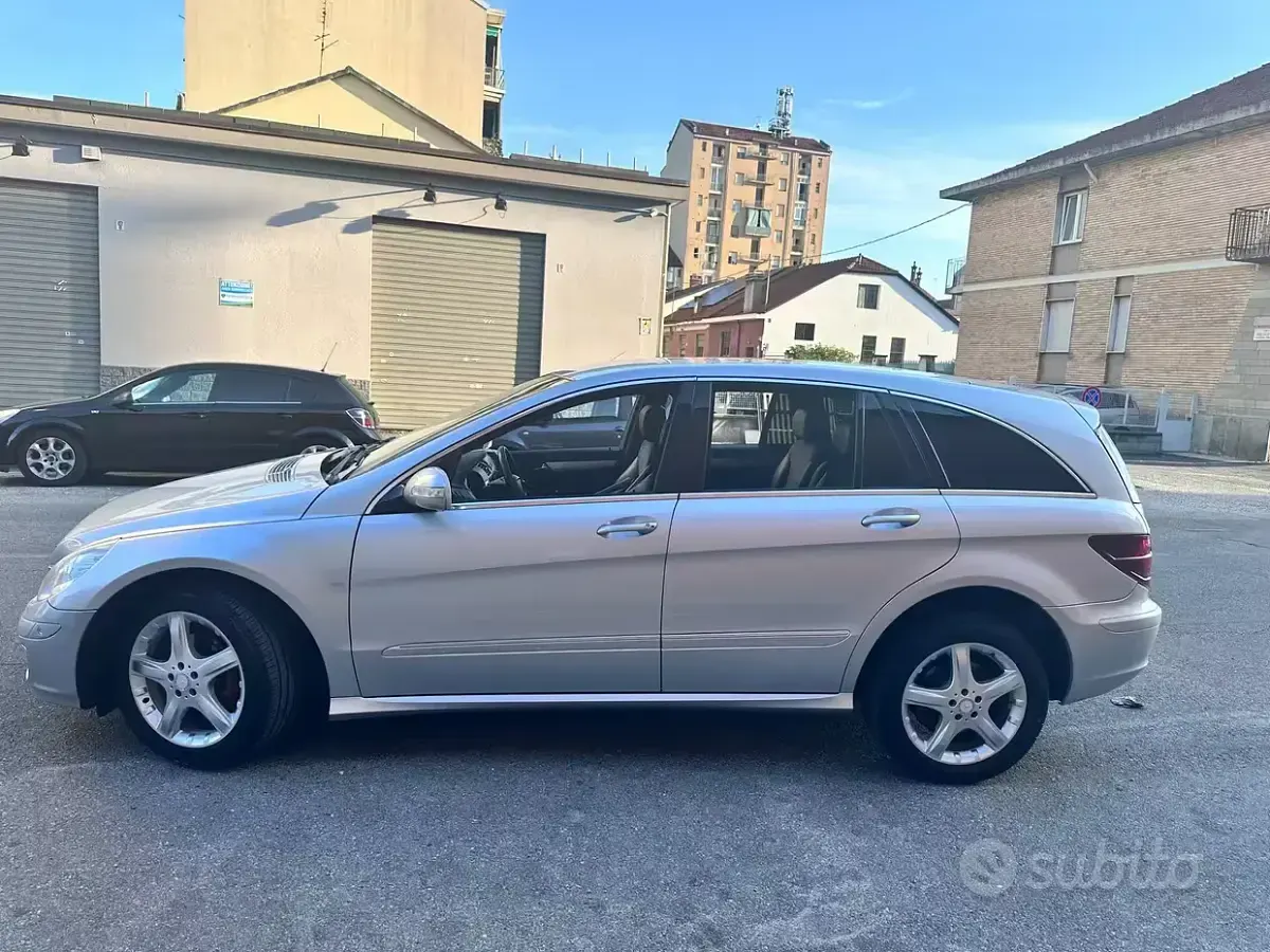 Usata Mercedes R320 224 CV (164 kW) 2006 Grigio Station wagon