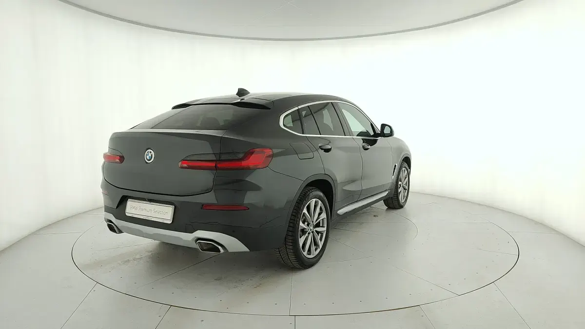 Käytetty BMW X4 Comfort Edition 286 HP (210 kW) 2023 Katumaasturi