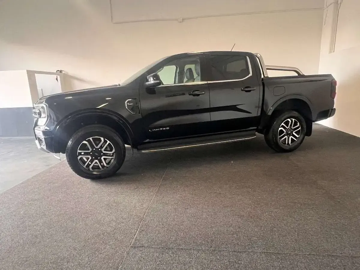 Usata Ford Ranger Limited 205 CV (150 kW) 2024 Nero Pick-up
