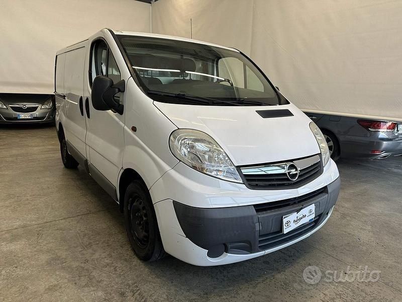 Usata Opel Vivaro 119 CV (87 kW) 2005 Bianco Monovolume