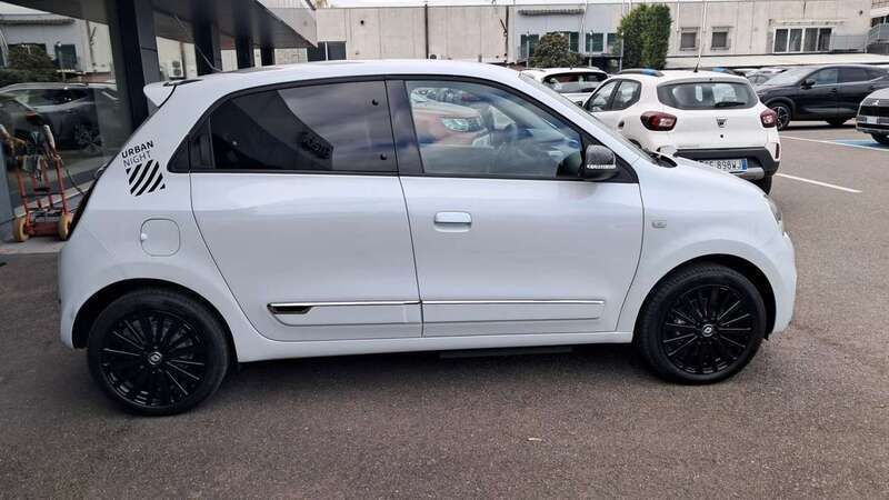 Usata Renault Twingo Urban Night 30 kW (42 CV) 2022 Bianco Utilitaria