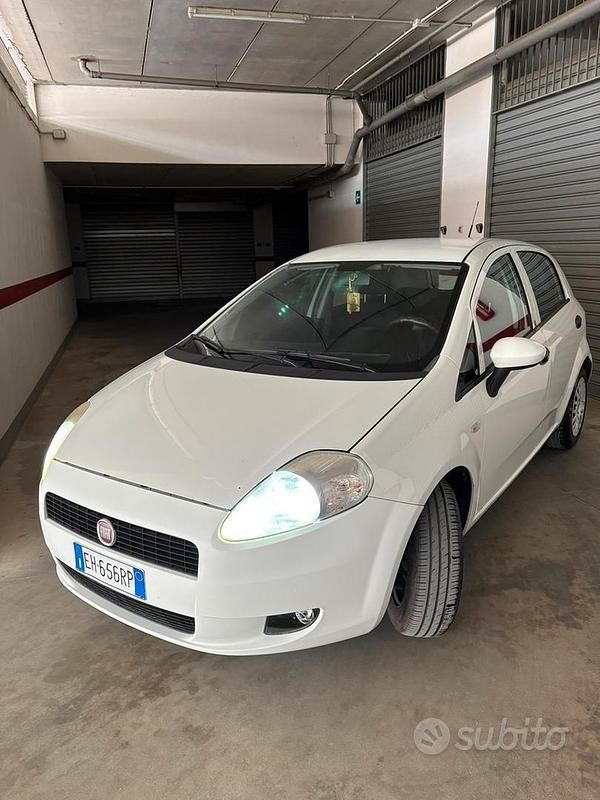 Usata Fiat Grande Punto 75 CV (55 kW) 2011 Bianco Utilitaria