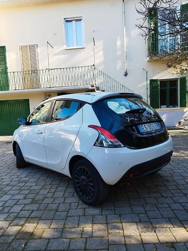 Usata Lancia Ypsilon 60 CV (44 kW) 2013 Utilitaria