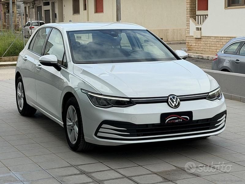 Usata VW Golf VII Life 115 CV (84 kW) 2021 Bianco Utilitaria