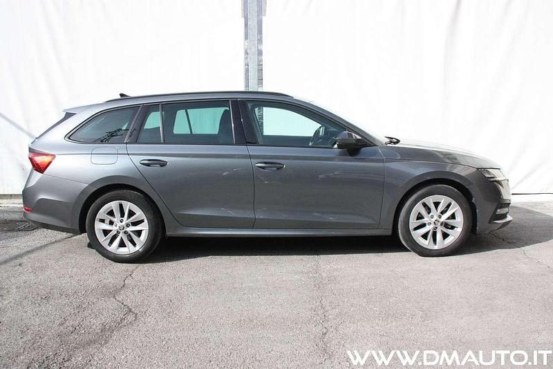 Usata Skoda Octavia Executive 150 CV (110 kW) 2023 Grigio Station wagon