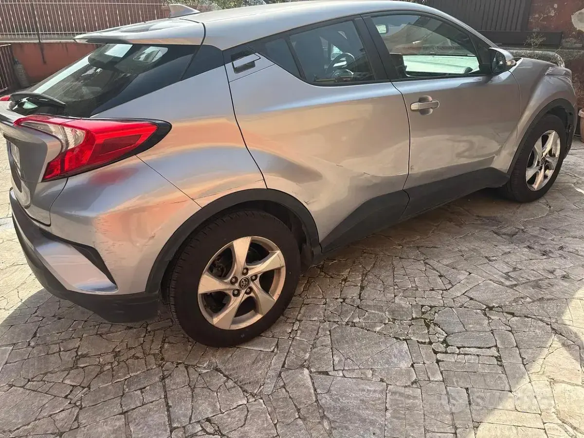 Usata Toyota C-HR 116 CV (85 kW) 2017 Grigio SUV