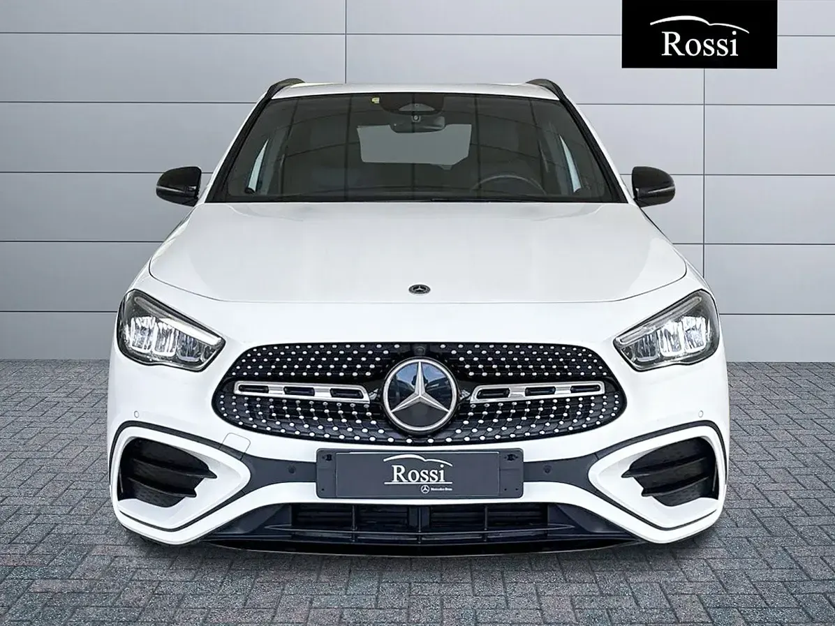 Begagnad Mercedes GLA200 Advanced Plus 150 HK (110 kW) 2024 Svart SUV