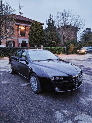 Usato 2007 Alfa Romeo Crosswagon 3.2 Benzin 260 CV (5.500 €)