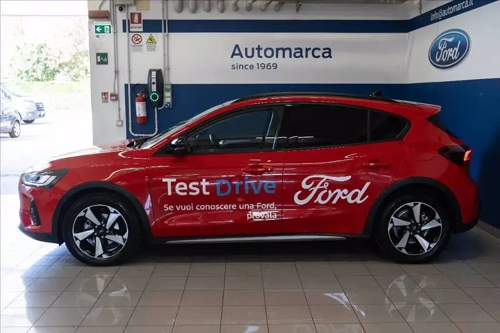 Usata Ford Focus Active 125 CV (91 kW) 2024 Rosso SUV