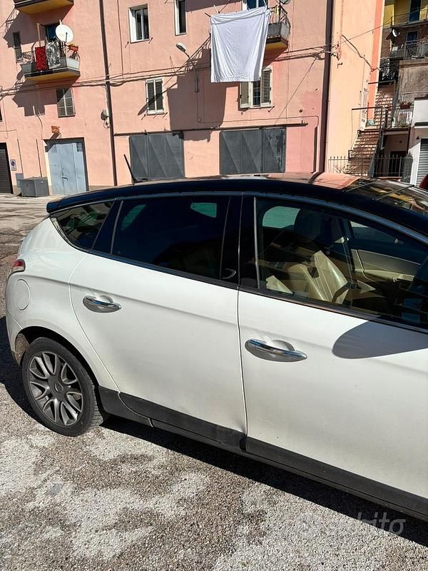 Usata Lancia Delta 105 CV (77 kW) 2011 Bianco Utilitaria