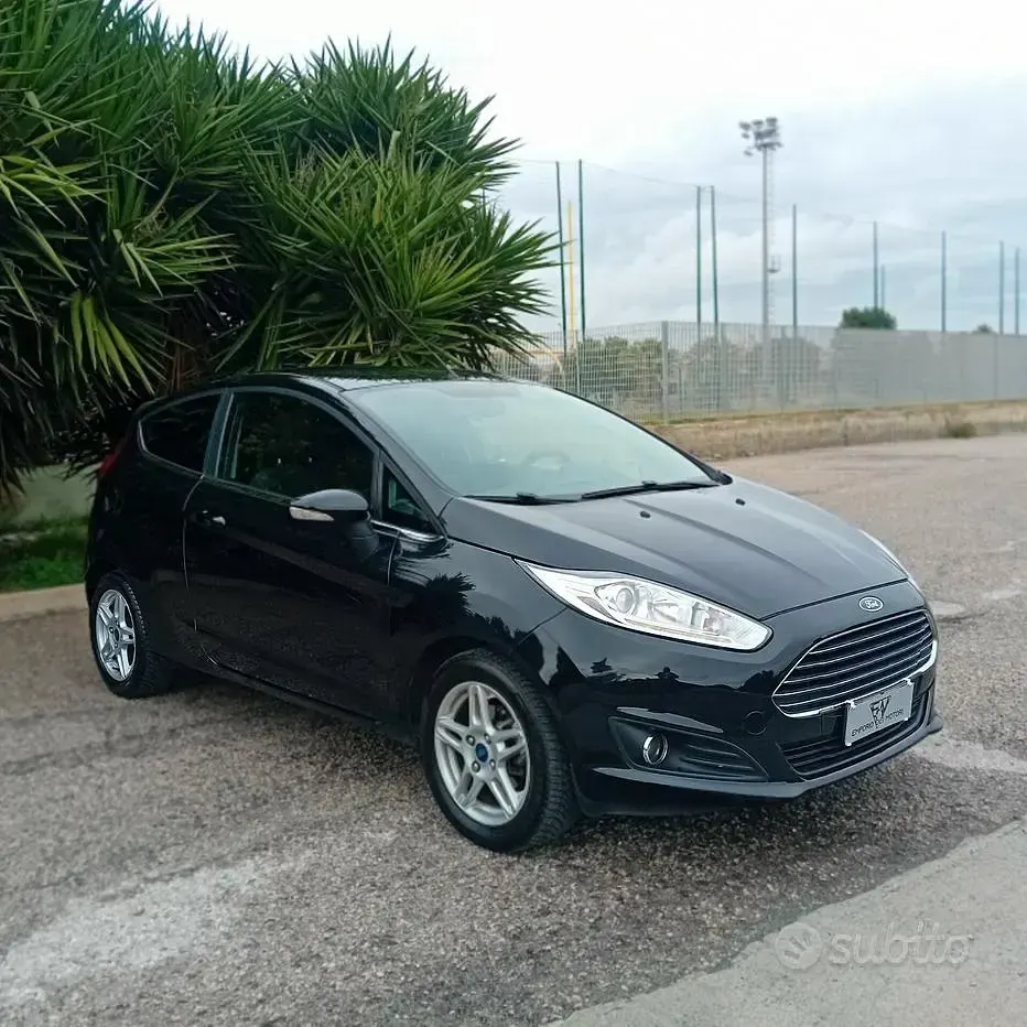 Usata Ford Fiesta Titanium 75 CV (55 kW) 2015 Nero Utilitaria