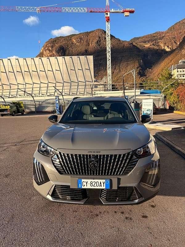 Usata Peugeot 2008 Allure 131 CV (96 kW) 2025 Grigio SUV