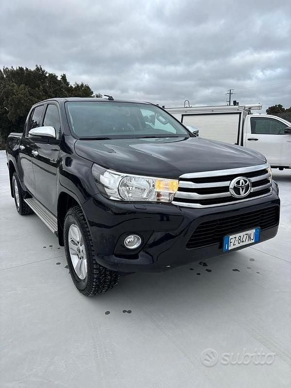 Usata Toyota HiLux Lounge 150 CV (110 kW) 2019 Nero Pick-up