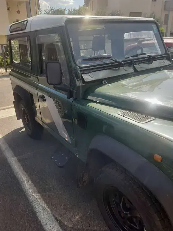 Usata Land Rover Defender 113 CV (83 kW) 1998 Verde SUV