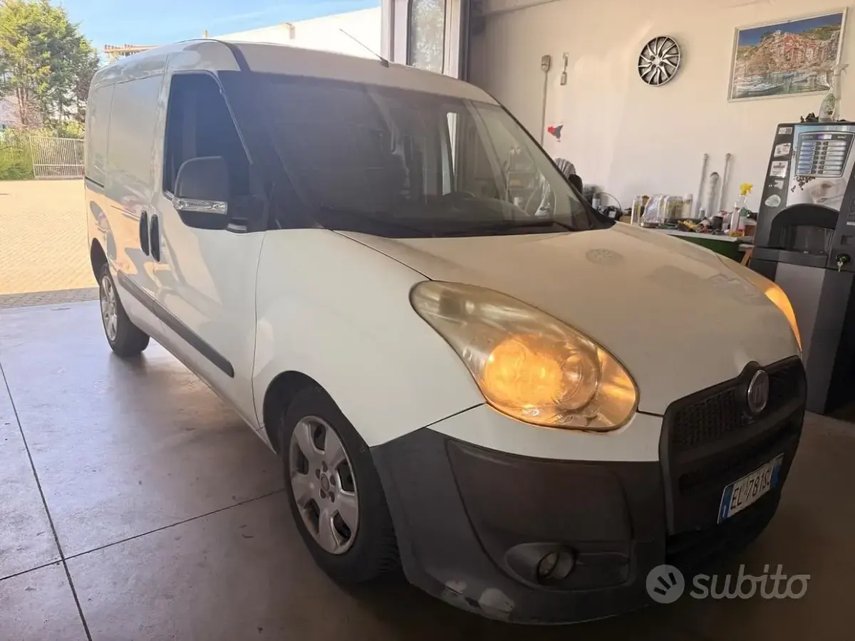 Usata Fiat Doblò Dynamic 105 CV (77 kW) 2012 Bianco Monovolume