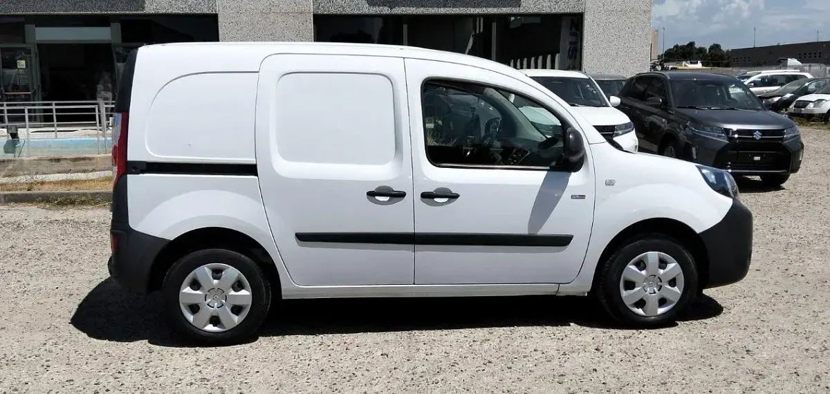 Usata Renault Kangoo 43 kW (59 CV) 2021 Bianco Monovolume