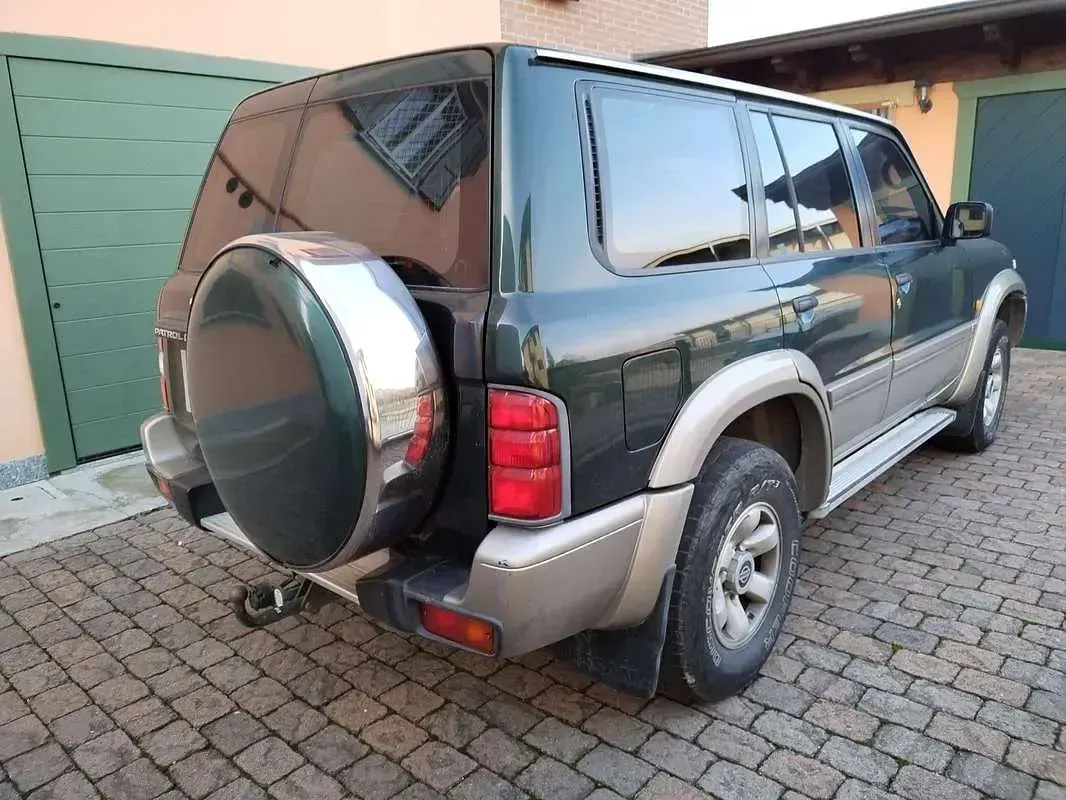 Usata Nissan Patrol 158 CV (116 kW) 2001 Verde SUV
