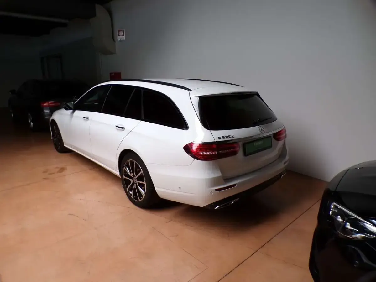 Usata Mercedes E220 194 CV (142 kW) 2021 Bianco Station wagon