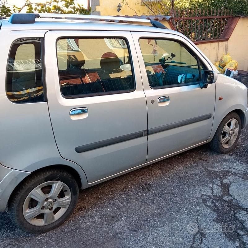 Usata Opel Agila 75 CV (55 kW) 2004 Grigio Monovolume