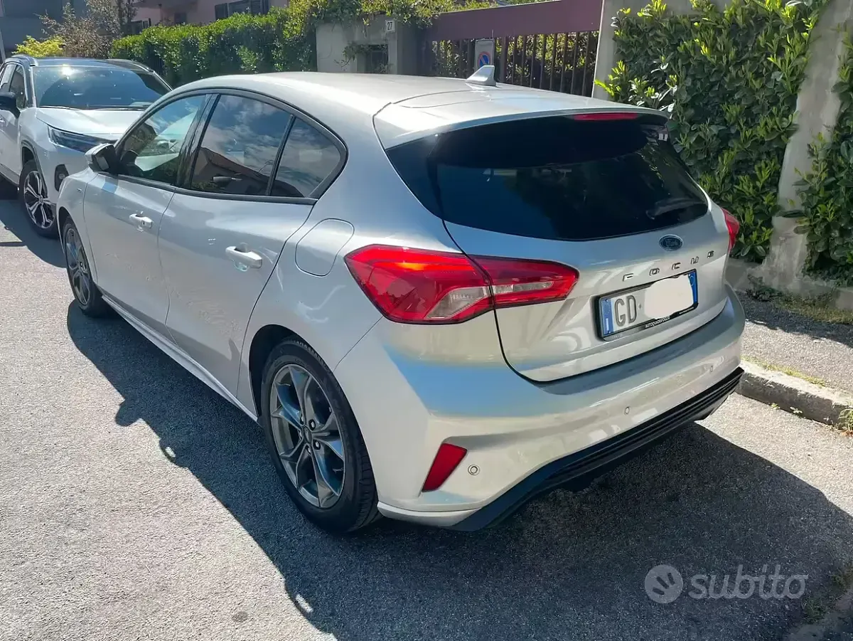 Usata Ford Focus ST-Line 120 CV (88 kW) 2021 Grigio Berlina