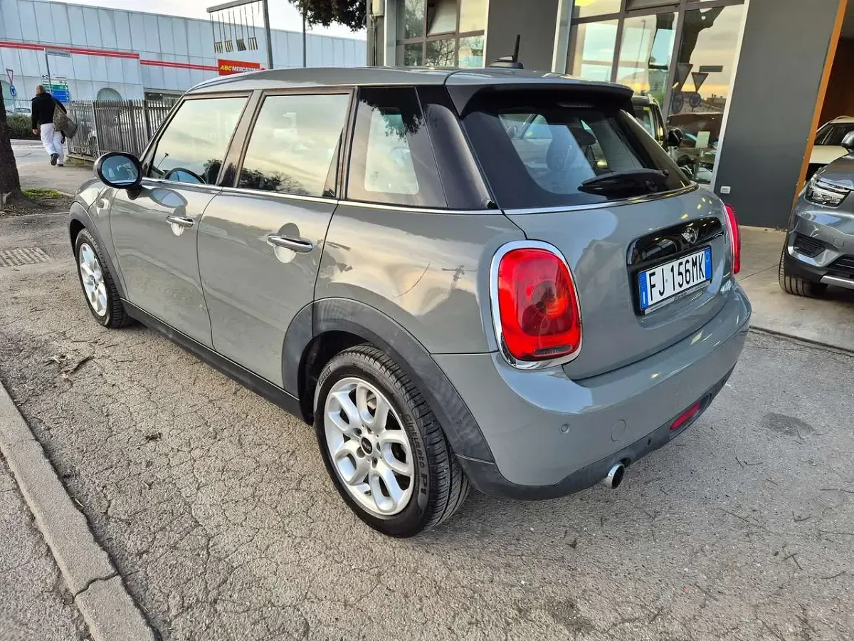 Usata Mini Cooper D Business 116 CV (85 kW) 2017 Grigio Utilitaria