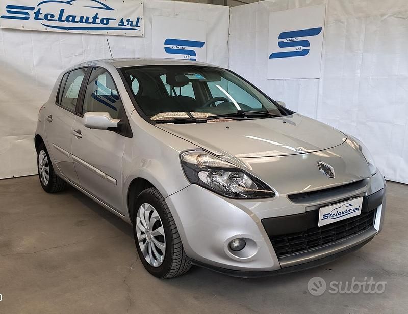 Usata Renault Clio II Dynamique 74 CV (54 kW) 2009 Grigio Berlina