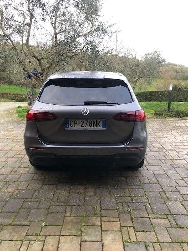 Usata Mercedes B180 Advanced 116 CV (85 kW) 2023 Grigio Utilitaria