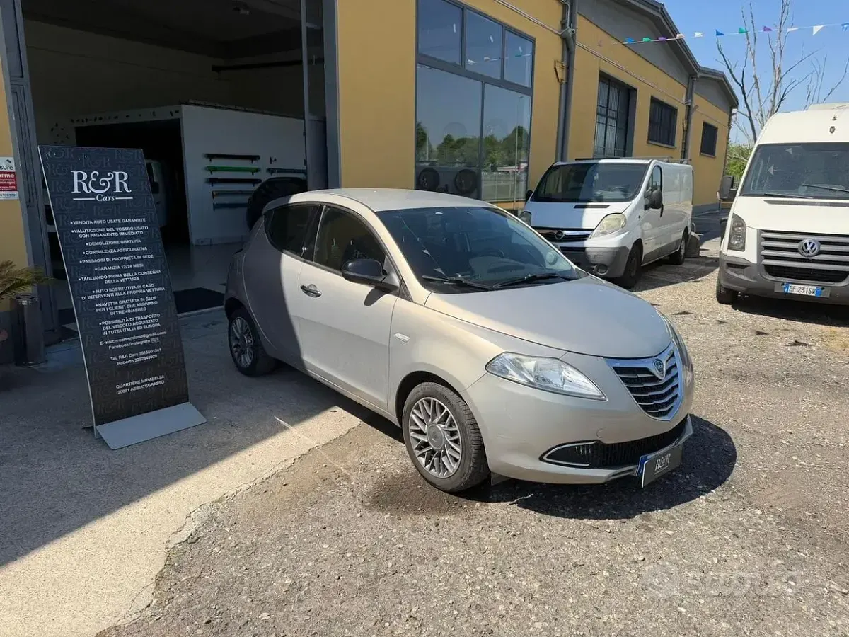 Usata Lancia Ypsilon Gold 85 CV (62 kW) 2012 Marrone Utilitaria