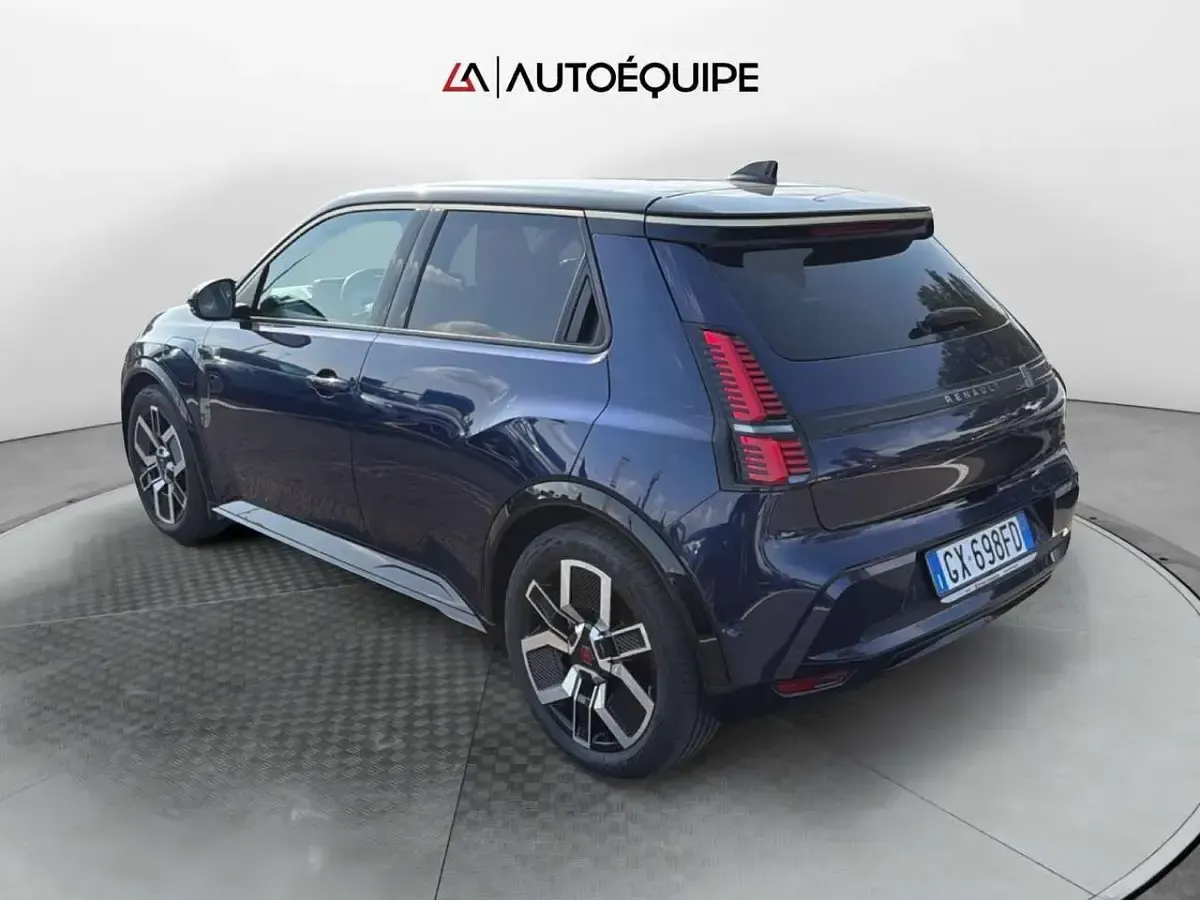 Begagnad Renault 5 E-Tech Iconic 110 kW (150 HK) 2024 Blå Halvkombi