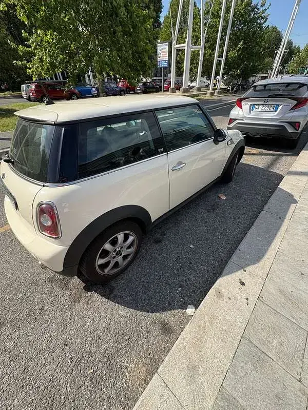 Usata Mini ONE 98 CV (72 kW) 2010 Utilitaria