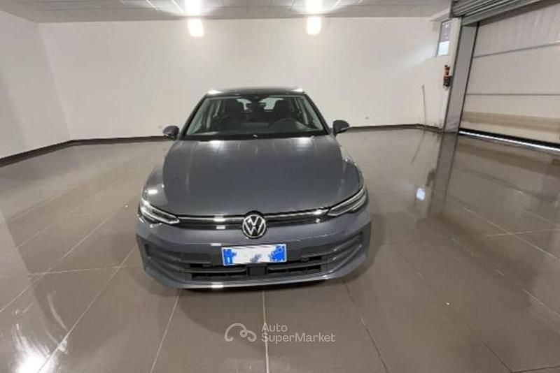 Usata VW Golf VIII Life 116 CV (85 kW) 2025 Gray Berlina
