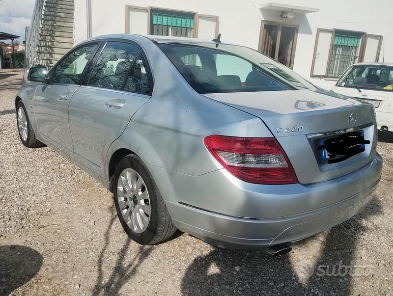 Usata Mercedes C220 Avantgarde 170 CV (125 kW) 2008 Argento Berlina