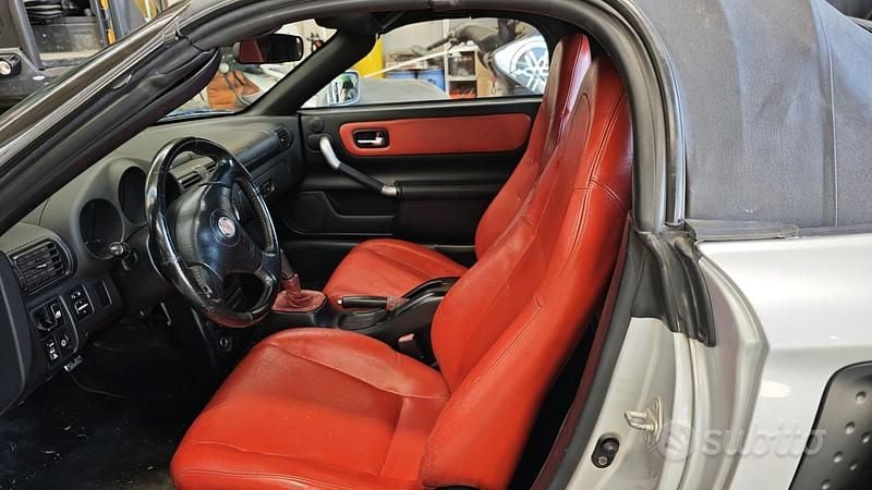 Begagnad Toyota MR2 1998 Grå Cab