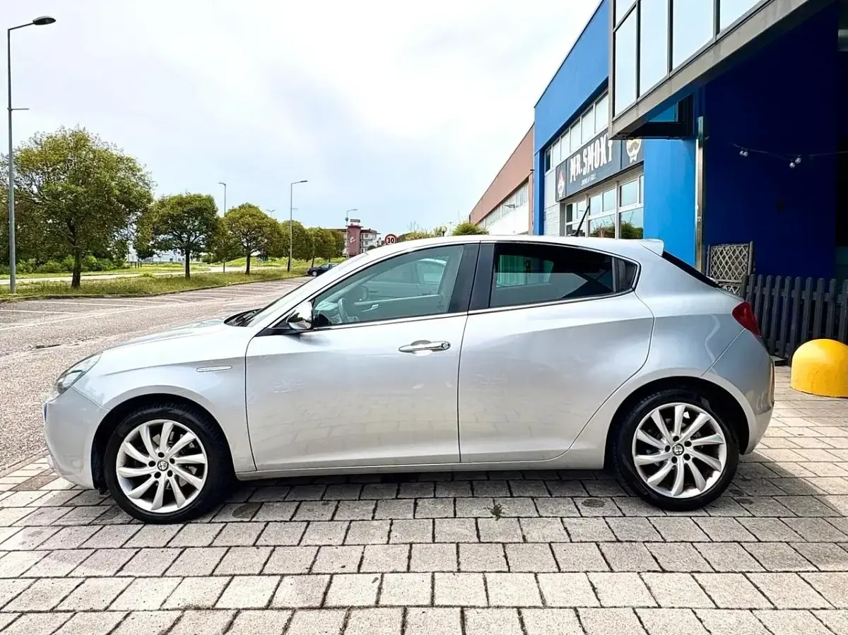 Usata Alfa Romeo Giulietta 175 CV (128 kW) 2015 Argento Utilitaria