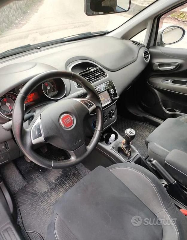 Usata Fiat Grande Punto 95 CV (69 kW) 2017 Grigio Utilitaria