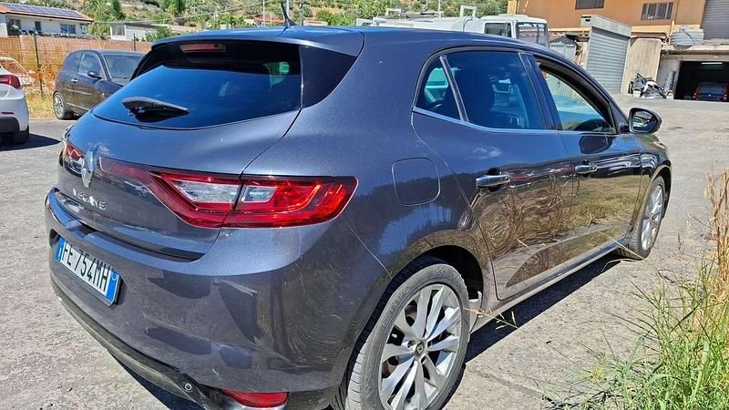 Usata 2016 Renault Mégane III Intens Tre volumi | 7800 € (Buon prezzo) - Immagine 1/3