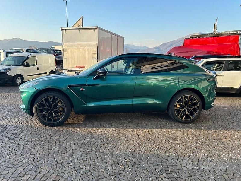 Usata Aston Martin DBX 551 CV (405 kW) 2022 Verde metallizzato SUV