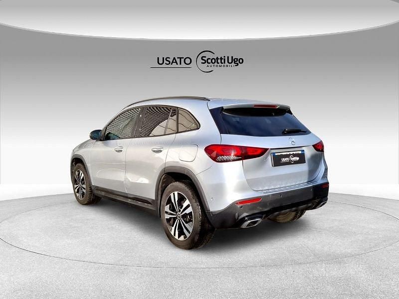 Usata Mercedes GLA200 150 CV (110 kW) 2021 Argento SUV