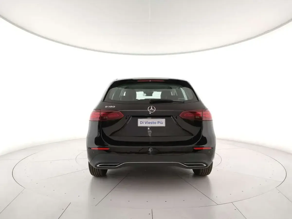 Usata Mercedes B180 Advanced 136 CV (100 kW) 2023 Nero Monovolume