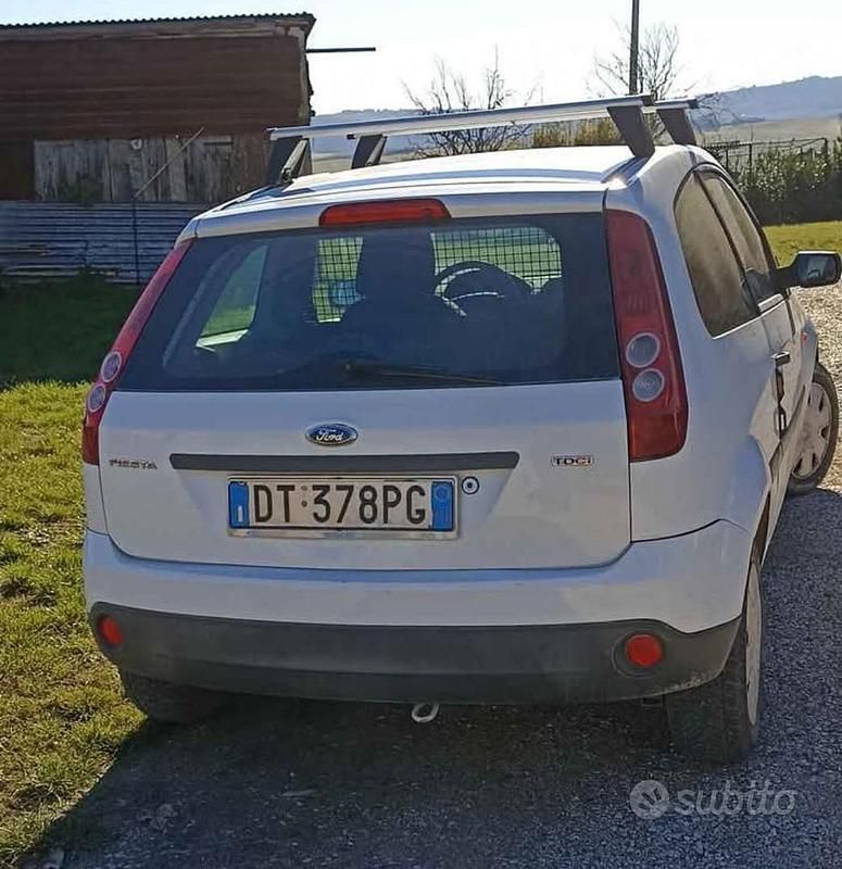 Usata Ford Fiesta 68 CV (50 kW) 2008 Bianco Berlina