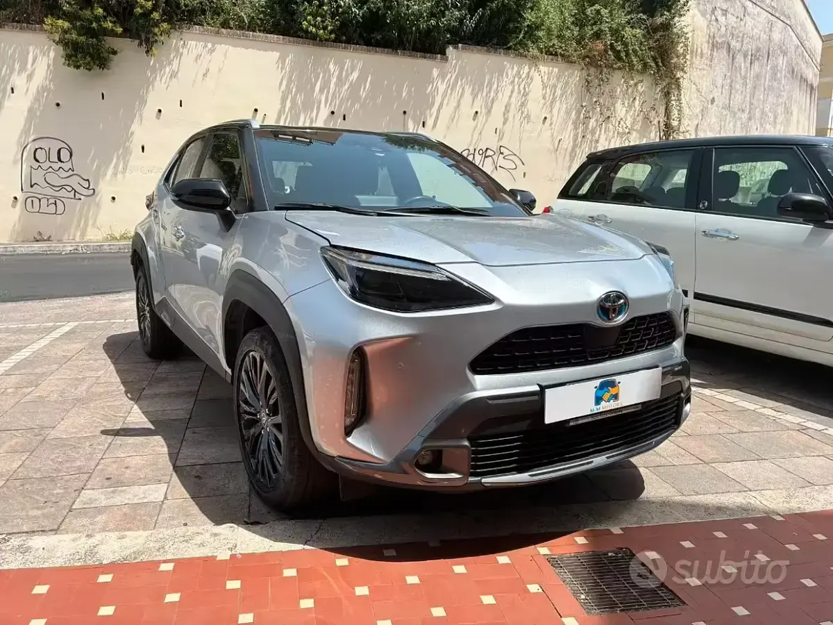 Usata Toyota Yaris Hybrid 92 CV (67 kW) 2022 Grigio SUV