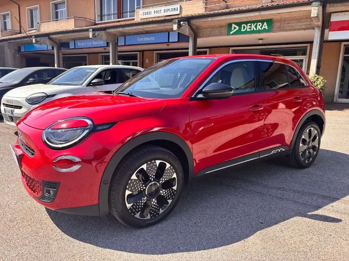 Usata Fiat 600 La Prima 110 CV (80 kW) 2025 111 rosso amore SUV
