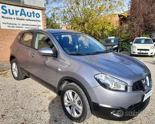 Usata Nissan Qashqai Acenta 150 CV (110 kW) 2010 Grigio metallizzato SUV