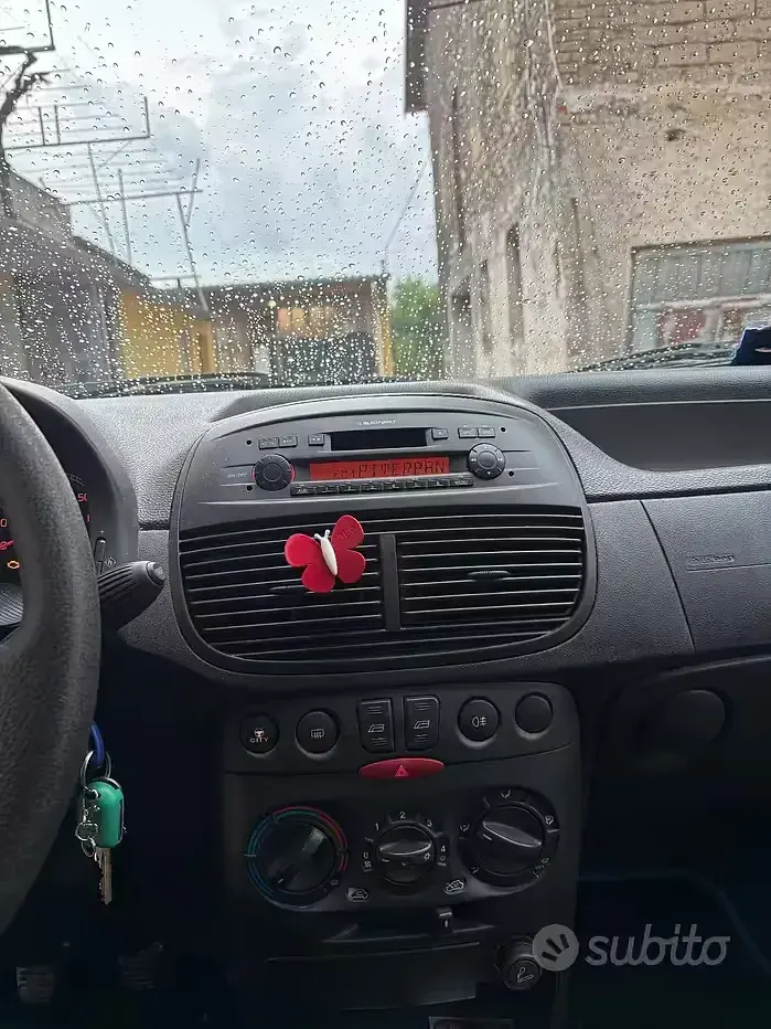 Usata Fiat Punto 60 CV (44 kW) 2004 Utilitaria