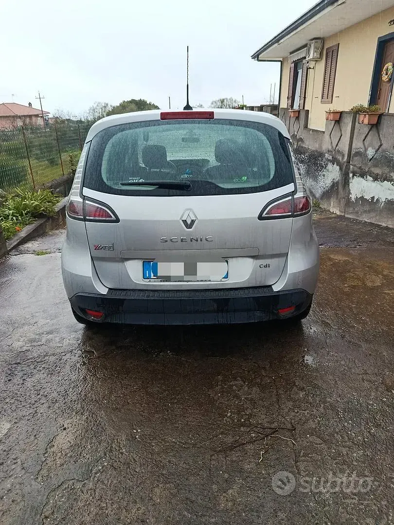 Usata Renault Scénic LIMITED 110 CV (80 kW) 2015 Grigio Monovolume