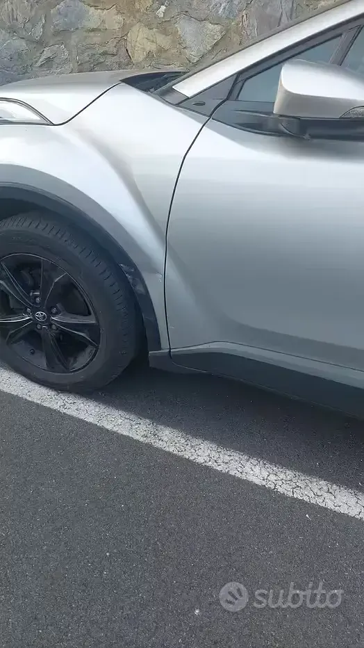 Usata Toyota C-HR 116 CV (85 kW) 2018 Grigio SUV