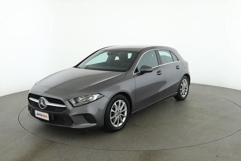 Grigio Usata 2020 Mercedes A160 | 21.599 € (Buon prezzo) - Immagine 1/4