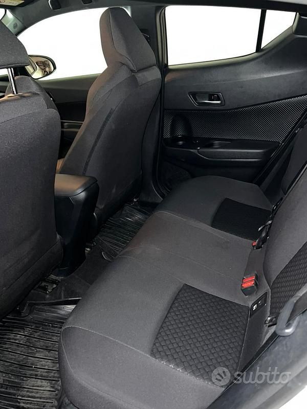 Usata Toyota C-HR 98 CV (72 kW) 2023 Bianco SUV