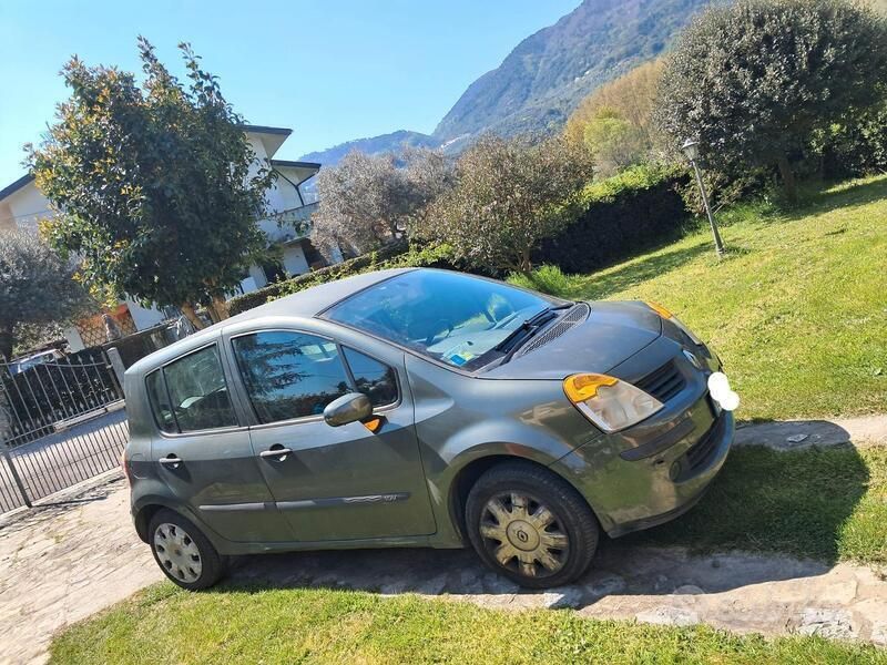 Verde Usata 2005 Renault Modus Monovolume | 1900 € (Buon prezzo) - Immagine 1/4