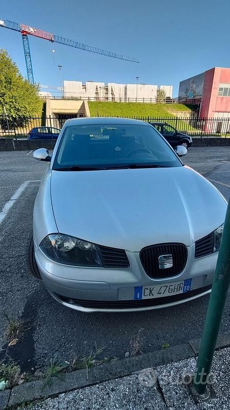 Usata Seat Ibiza 101 CV (74 kW) 2003 Grigio Berlina
